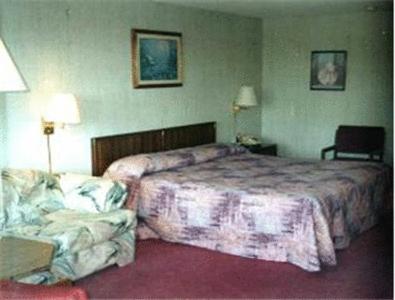 Queen Room interior